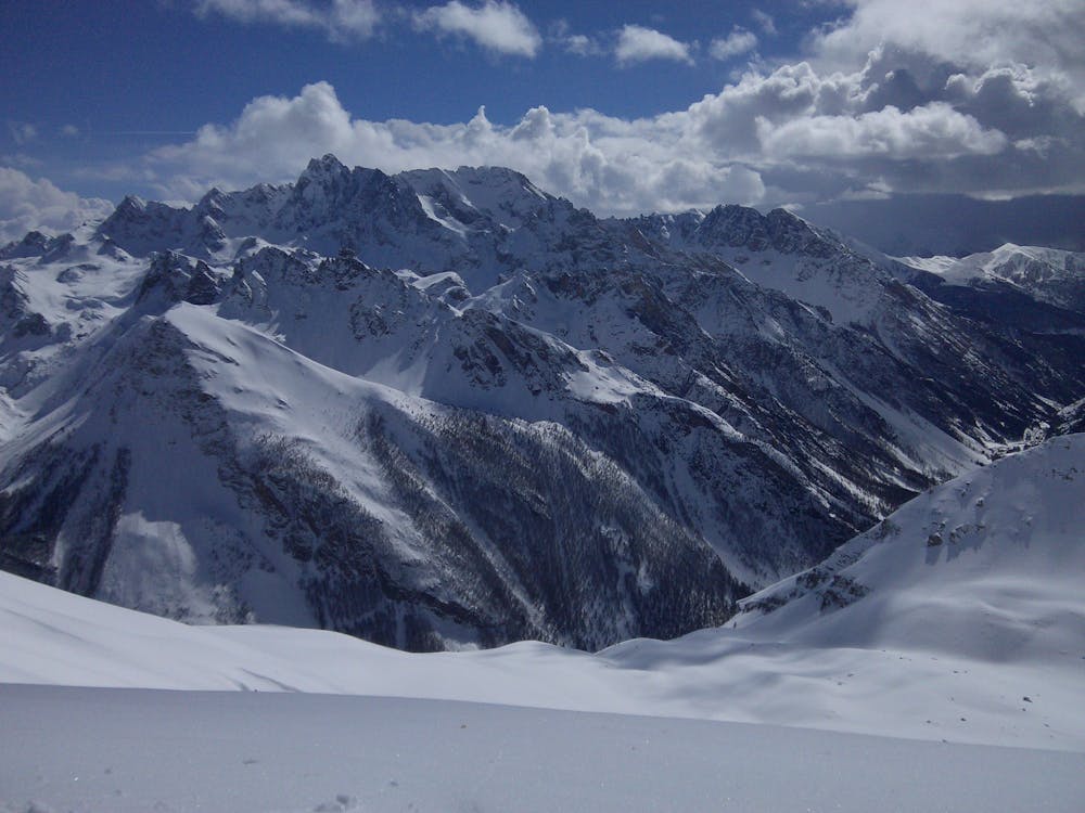 Epic views, deep snow and nobody around - welcome to the Queyras!