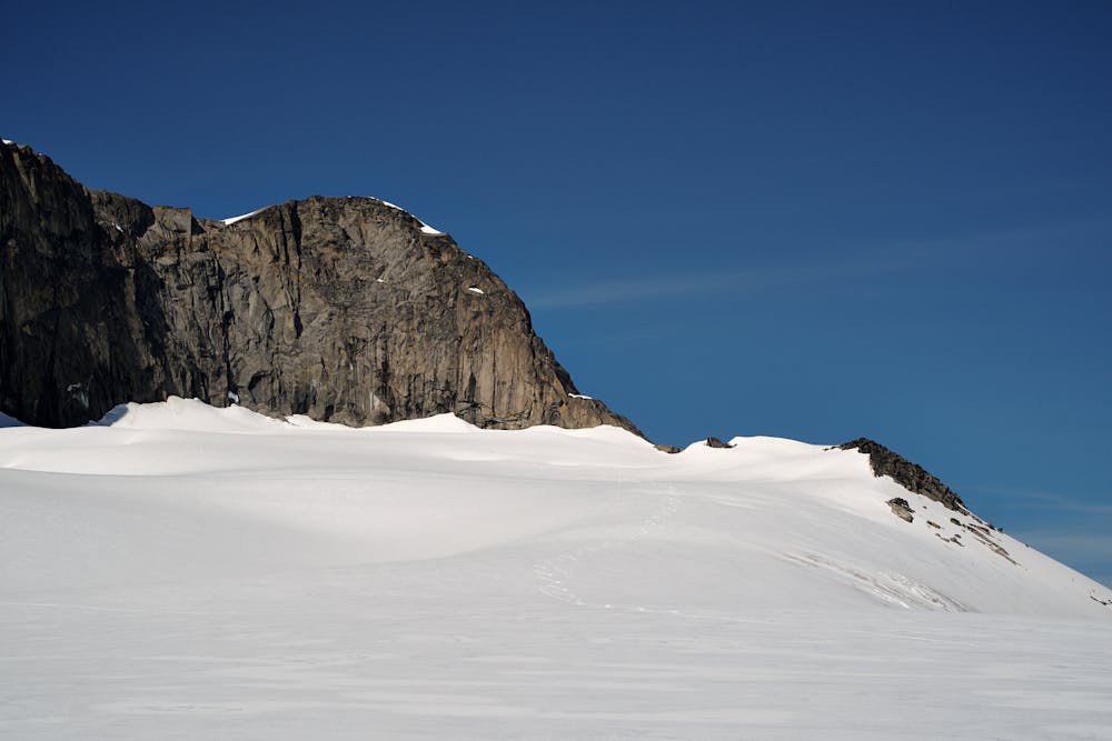 Looking up glacier, with Huinnarčohkka`s summit visible
