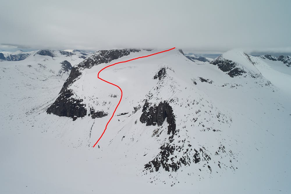 The route up (approximate), seen in April from Rienatčohkka (1555 m)
