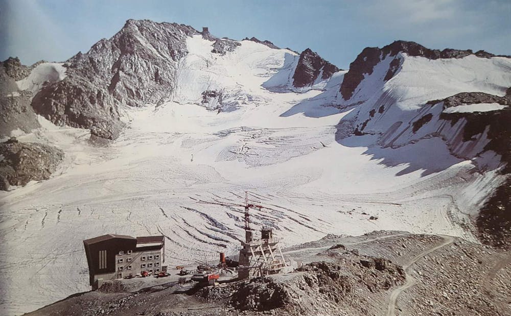 Tortin Glacier 1987 - skiing back to the Gentianes lift station was possible until the early 2000's,