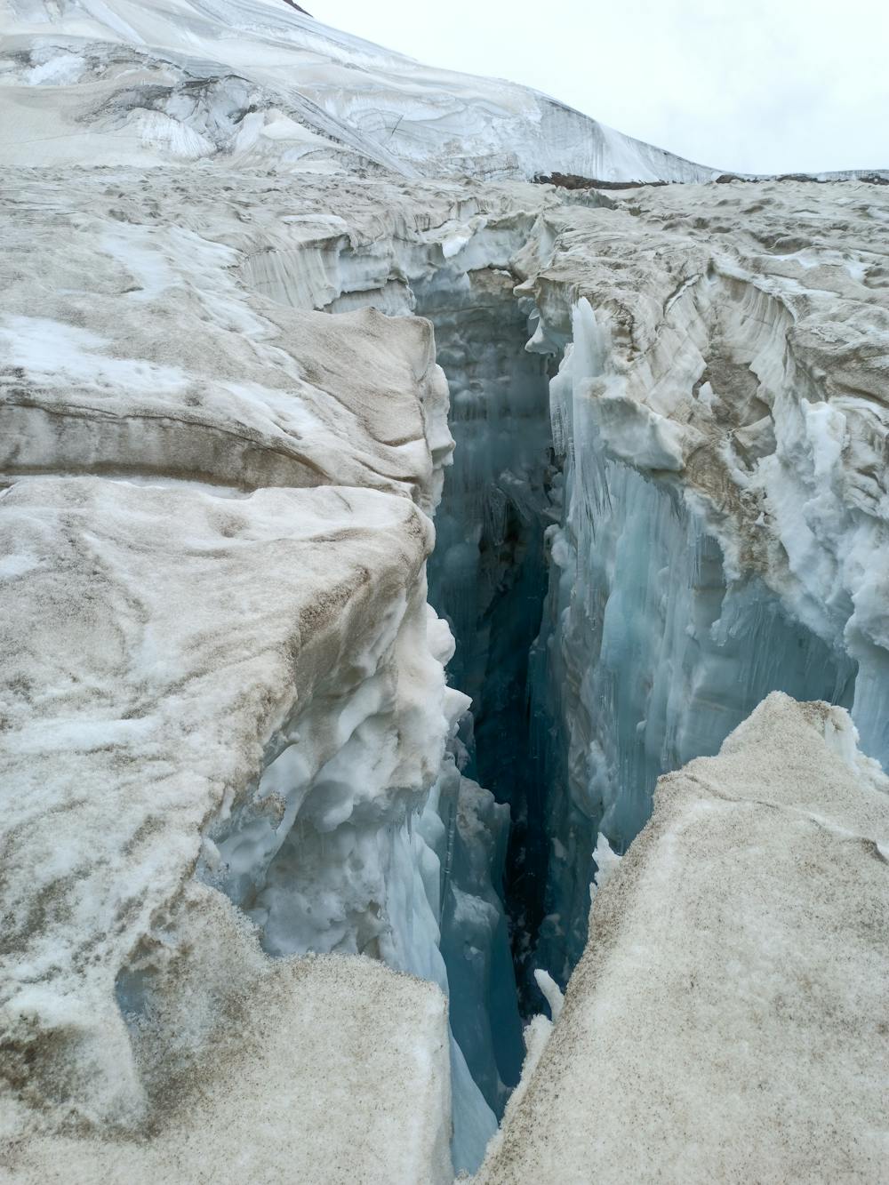 Large Crevasses can gobble 1000 humans at once 