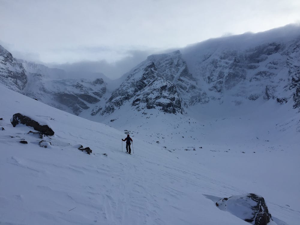 approach with the couloir at the end and the summit in the clouds