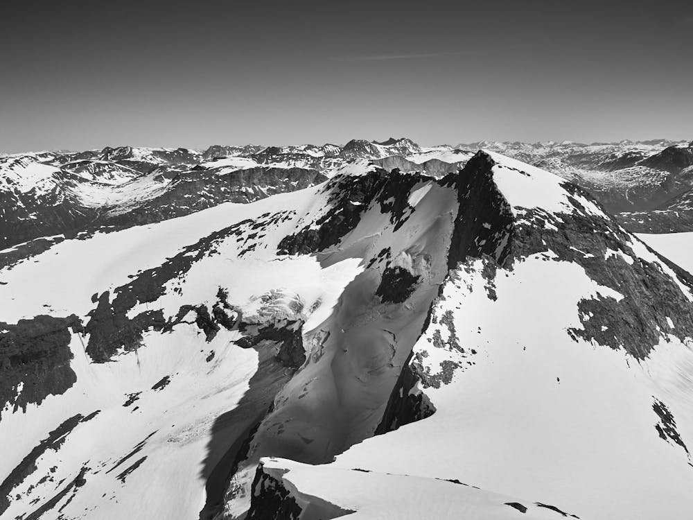 Reintind (1674 m) as seen from Frostisen summit