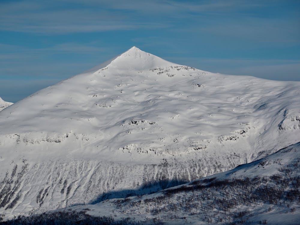 The Blåbærtinden normal route and visible ski tracks in the South face.  