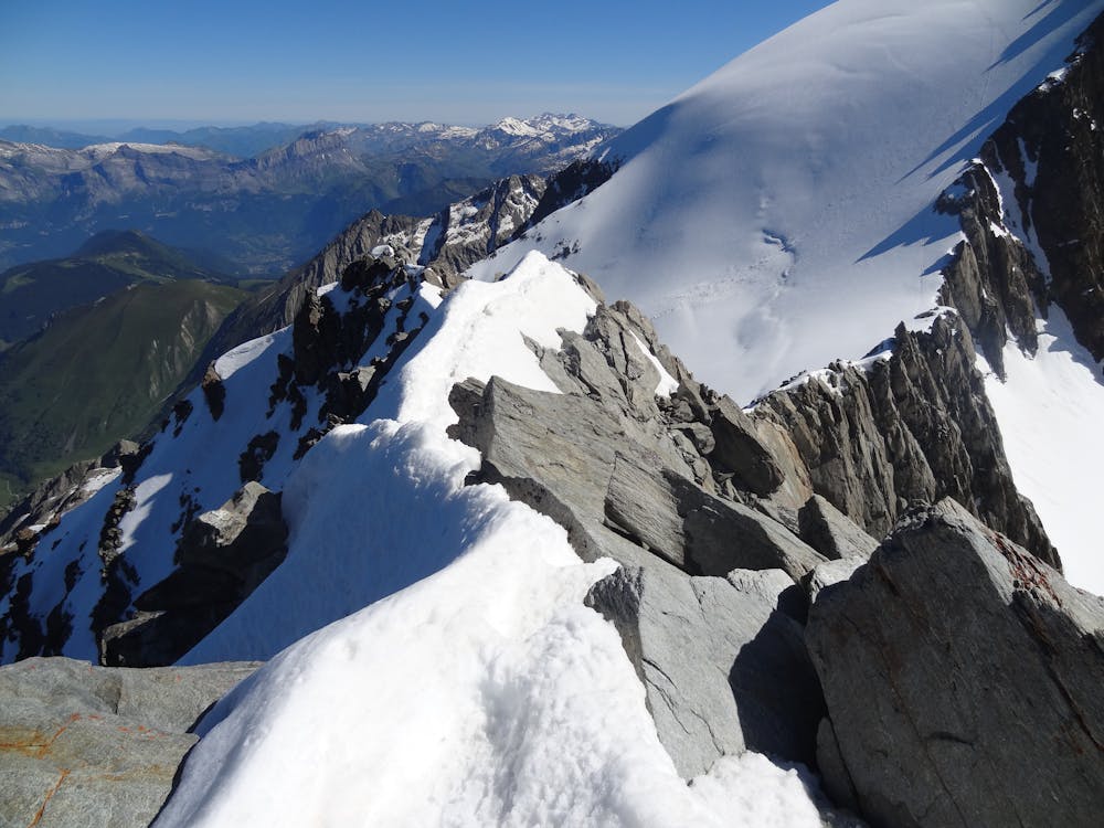 Looking along the main traverse from the summit of the Aiguille de la Bérangère