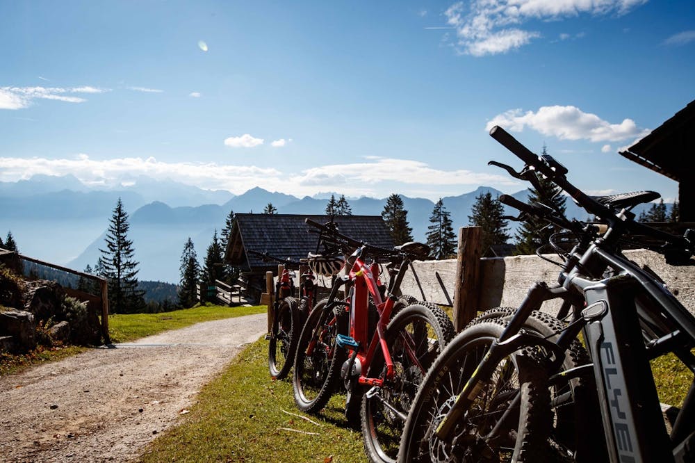 Species-appropriate view for E-MTBs and mountain bikes on the Hütteneck Alm