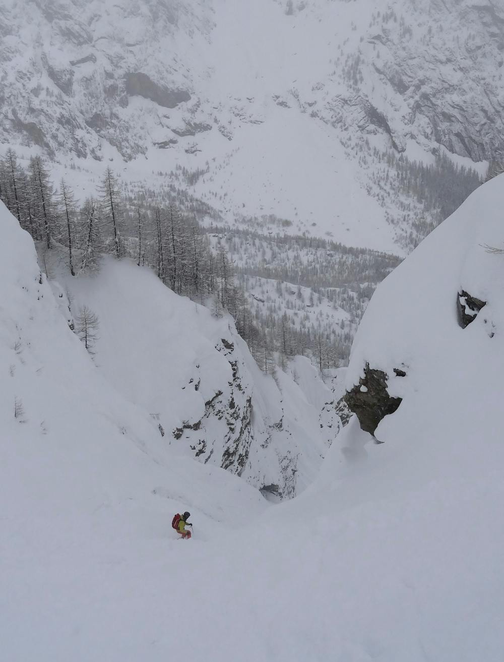 Fantastic snow and ambience in the heart of the couloir.