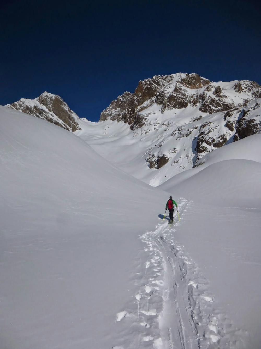 Skinning across Lac Blanc with the Col clearly visible above