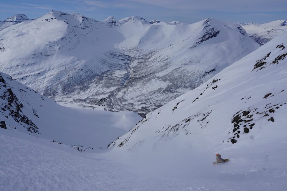 Snowboarding into the North Bowl of Tamokfjellet