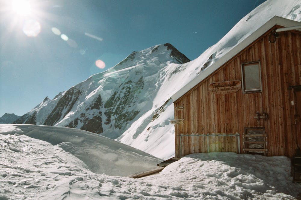 The Hollandia Hut and the Aletschhorn behind.