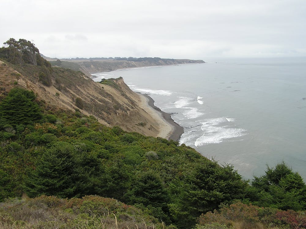 Scenery atop the bluffs on the way to Alamere Falls