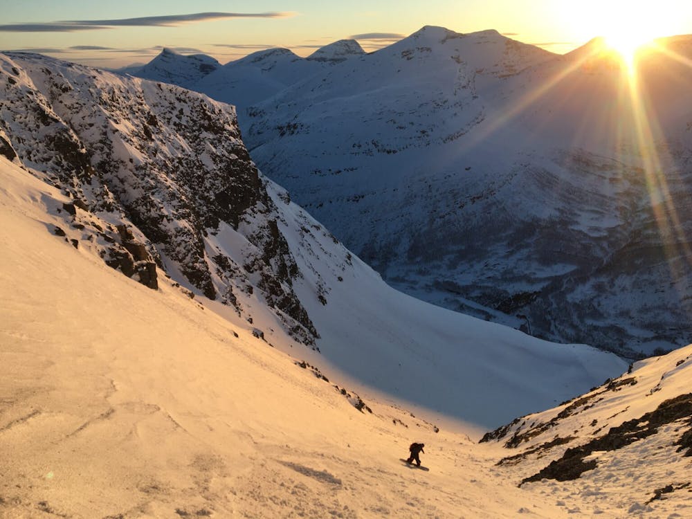 Snowboarding down the North Slopes of Tamokfjellet