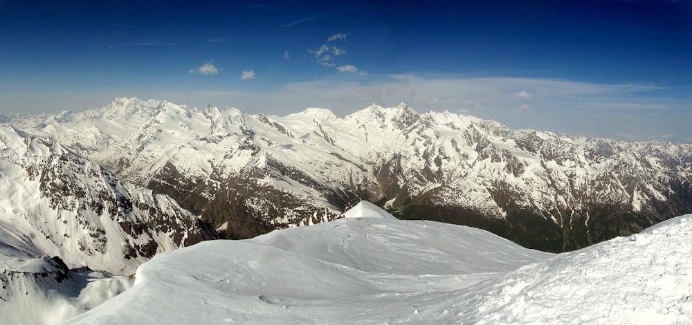 Alphubel in middle of panorama
