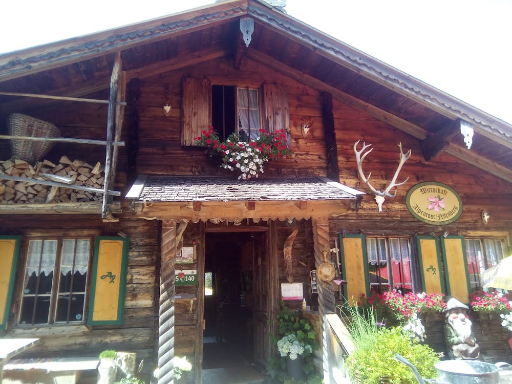 The hut in all its Tirolian glory