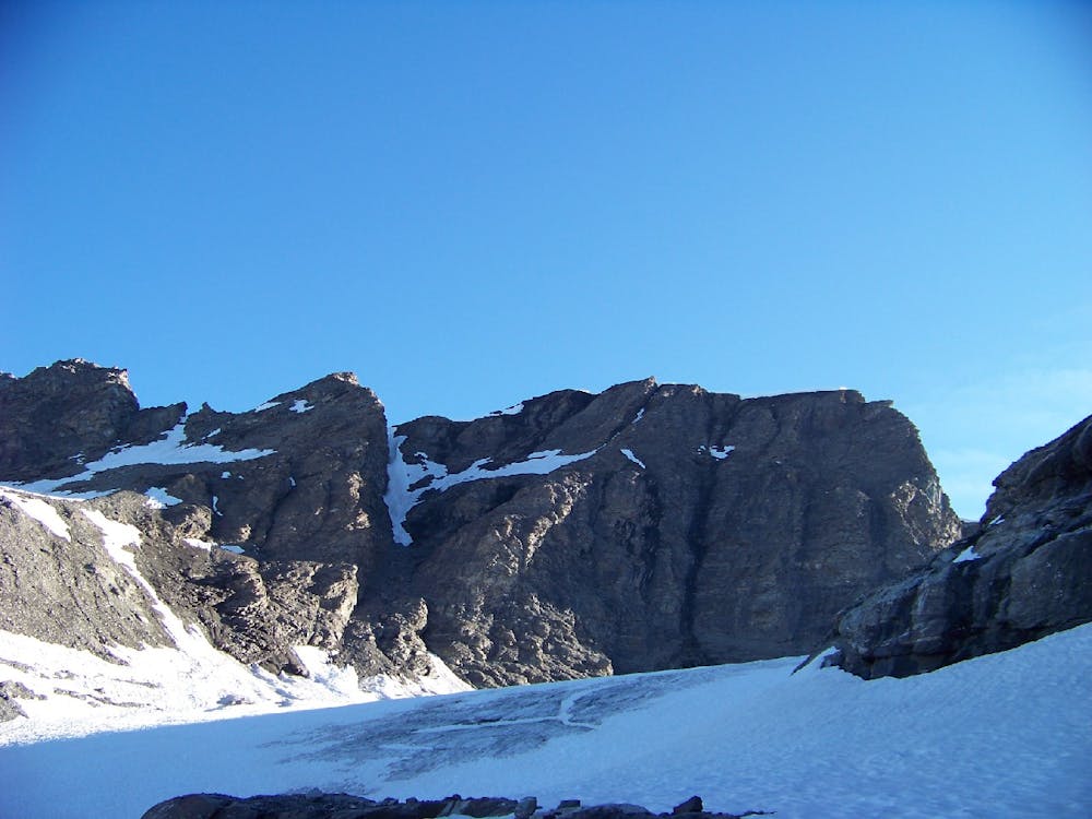 Le front du glacier et les pointe du grand fond