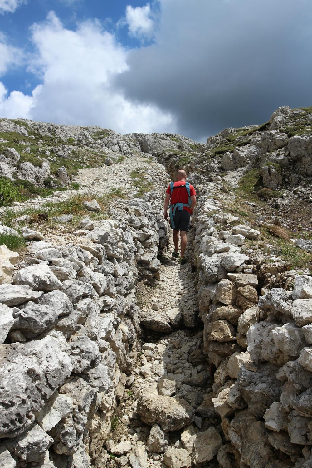 One of the narrow trench sections on the way to the summit