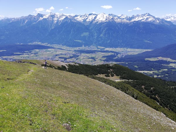 High Mountains & Quaint Huts : Tirol's Finest Day Hikes