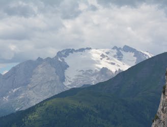 Monte Lagazuoi Kaiserjagersteig + Galeria + hikeback to Cortina at the foot of Tofanas