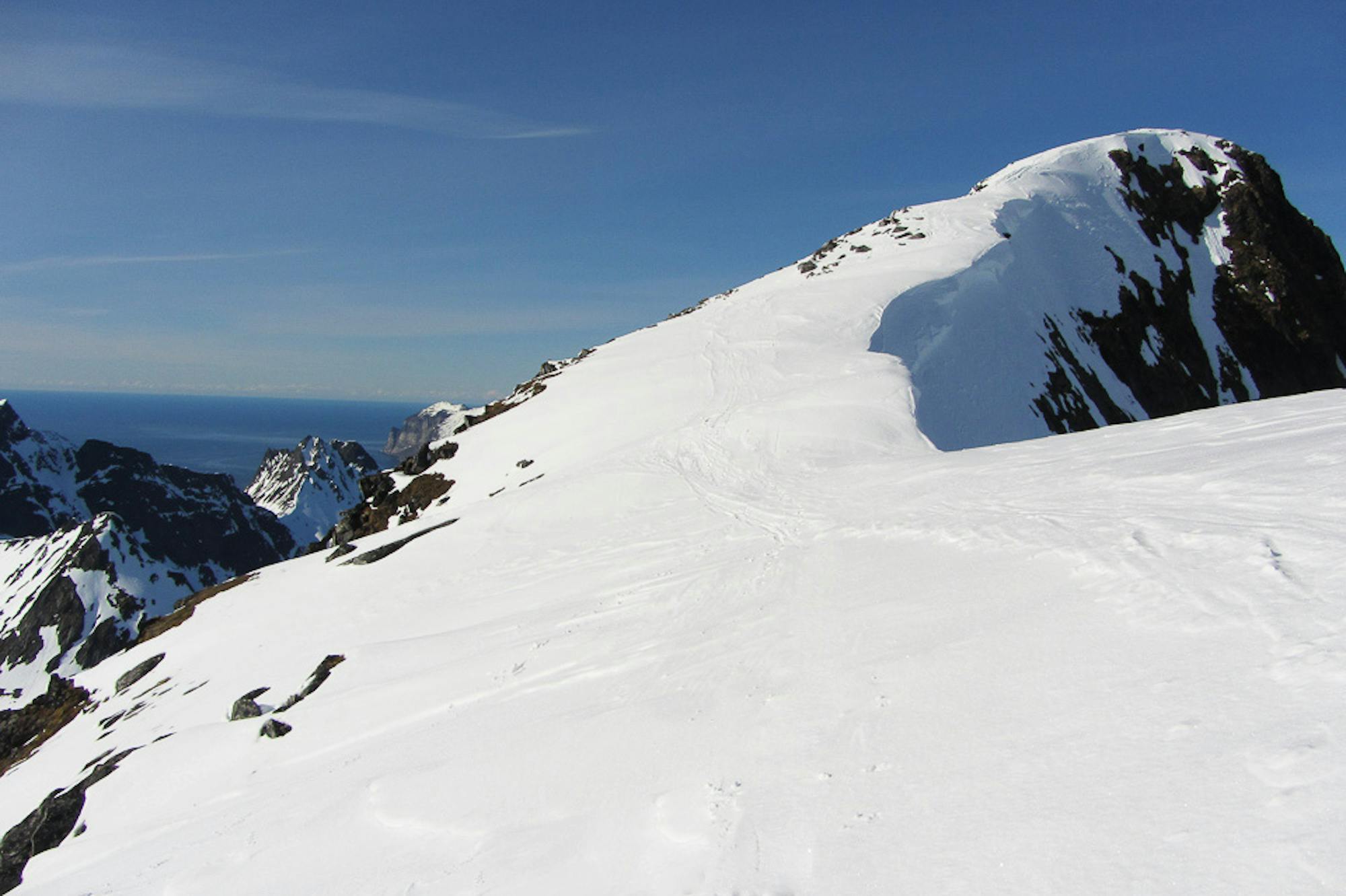 Top ridge with cornice