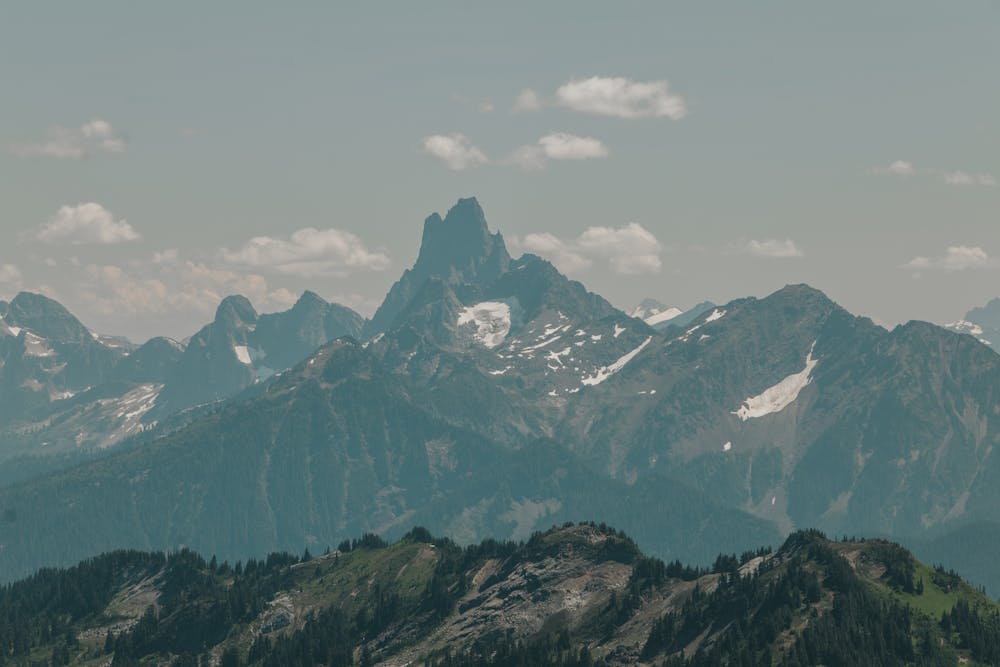 Views of the North Cascades Range from the peak of Cheam