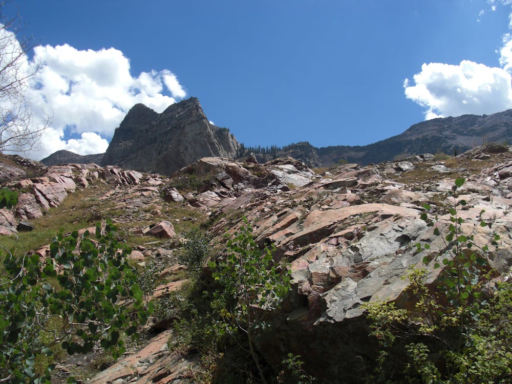 Approach to Lake Blanche. The Sundial Peak is right behind it