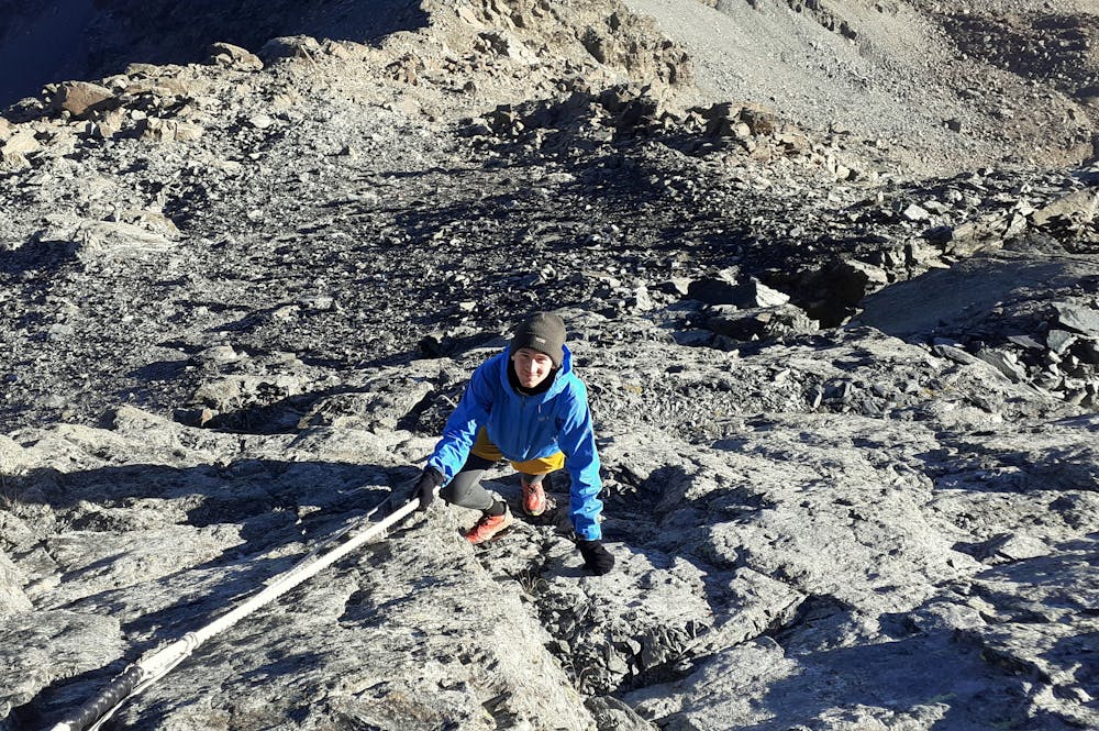 Rope supported approach to presummit