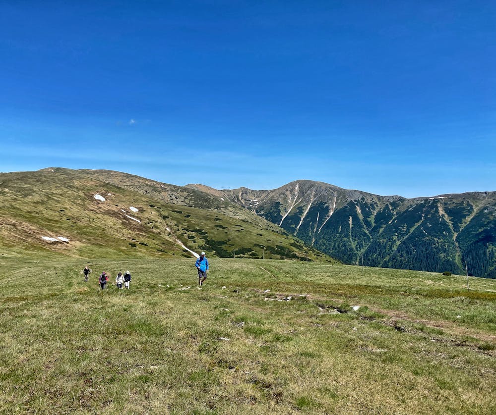 Auf dem Durkova und dem Hauptkamm der Niederen Tatra mit Blick zum Berg Skalka