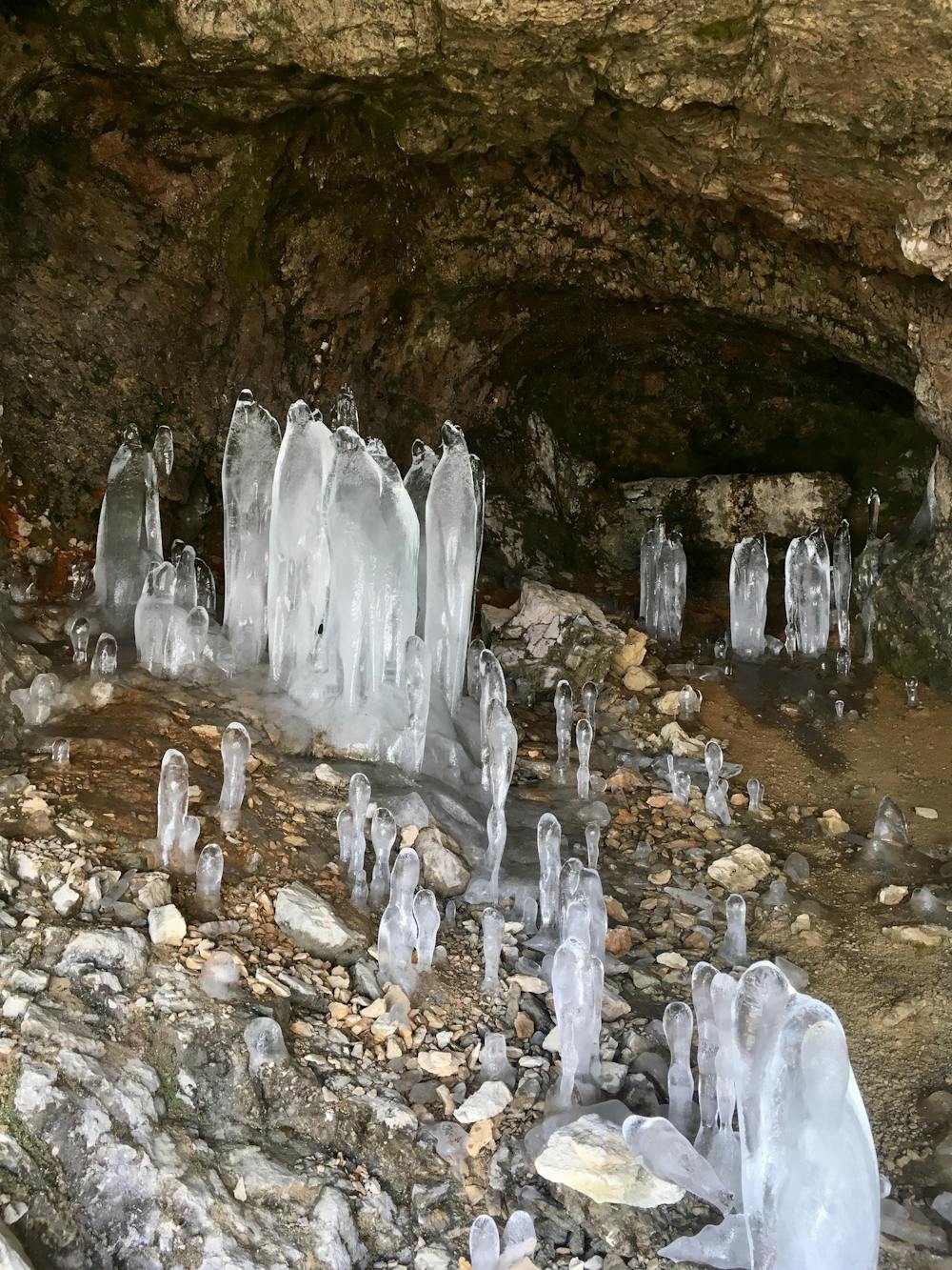 Le statue di ghiaccio nella Grotta dei Pagani