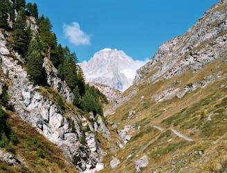 Approach to the Rothorn Hut