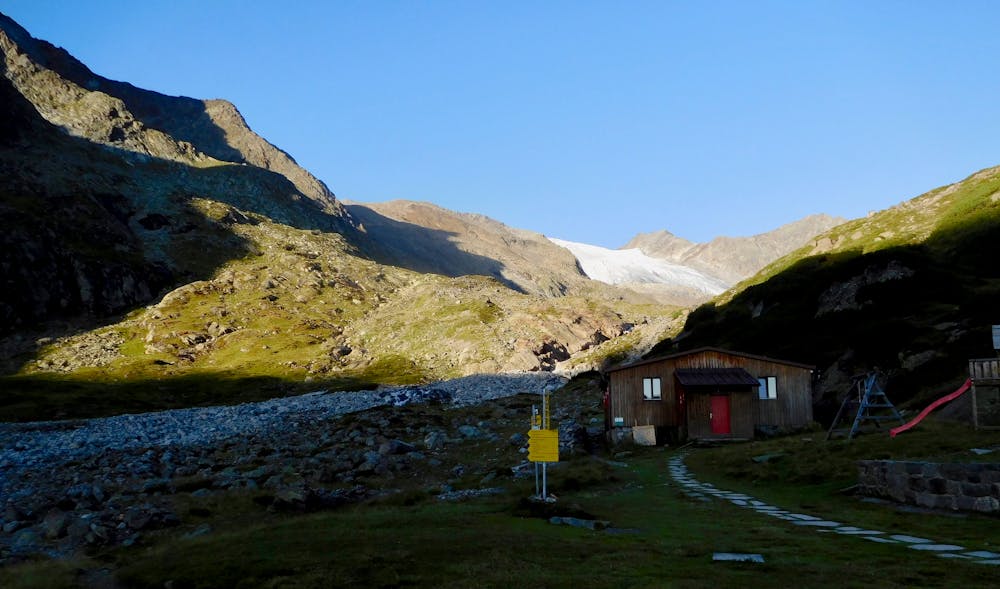 The Sulzenauhütte perched just below the high mountains and glaciers