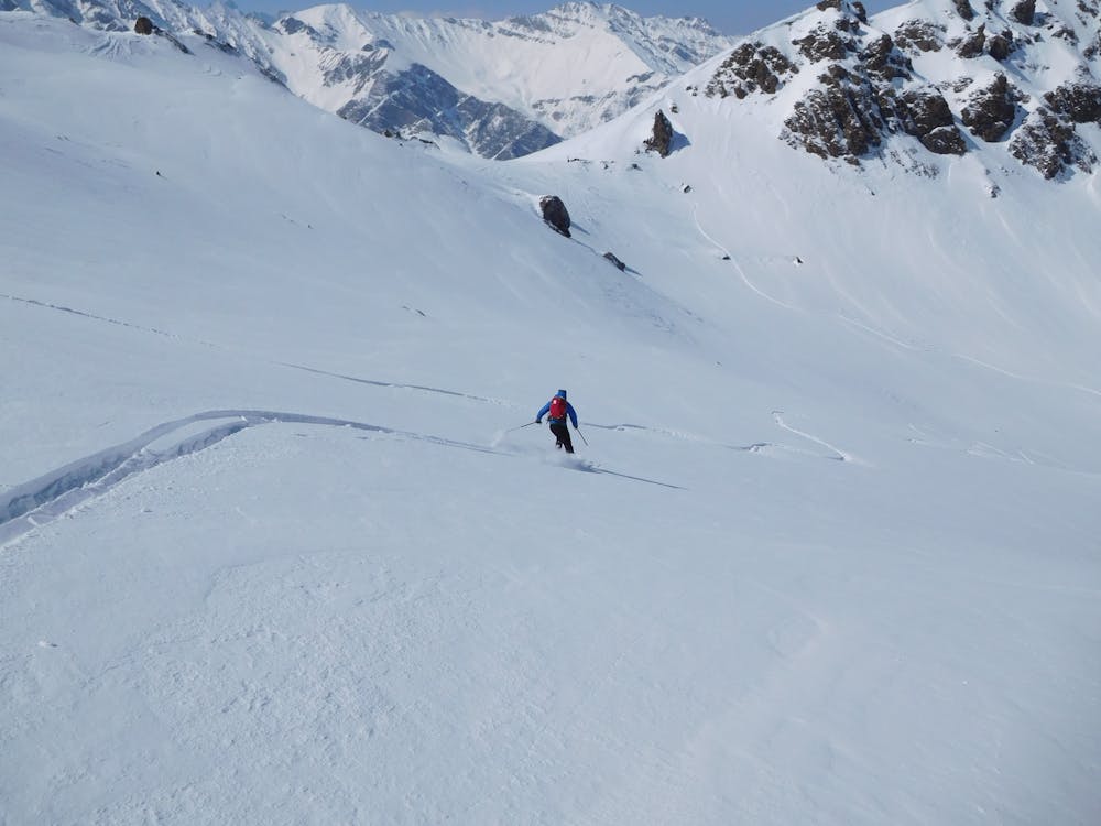 Skiing down towards the col