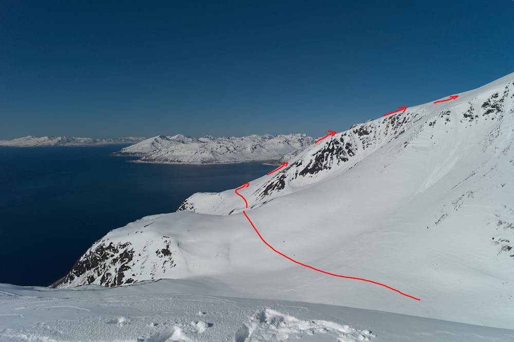 The traverse from the pass to the west shoulder 