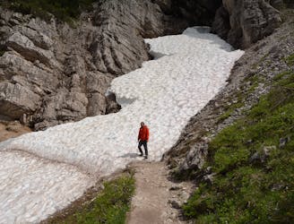 Round Hike: Cortina - Passo Tre Croci - Lago Sorapis - Punta Nera