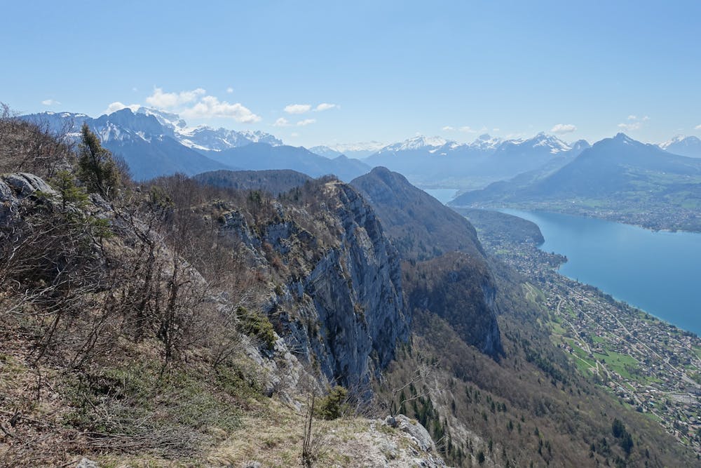 Looking along the ridge and across to the peaks of the Massif des Bauges.