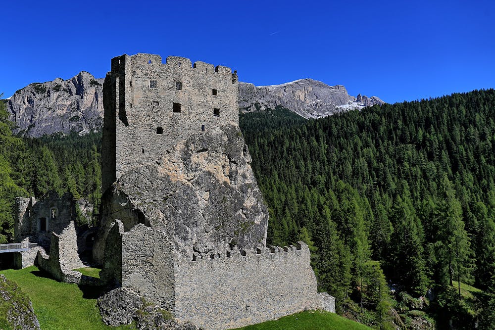The fascinating Castello di Andraz