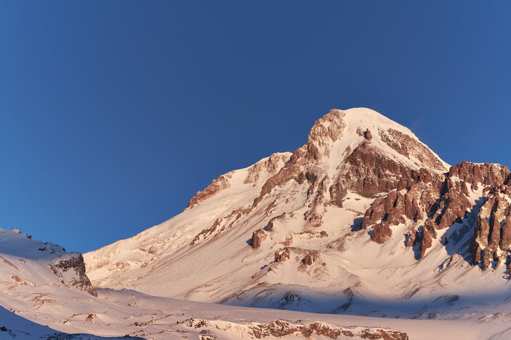 Mkinvartsveri (5054 m), February 2019. The SE face is the prominent line down from the summit. 