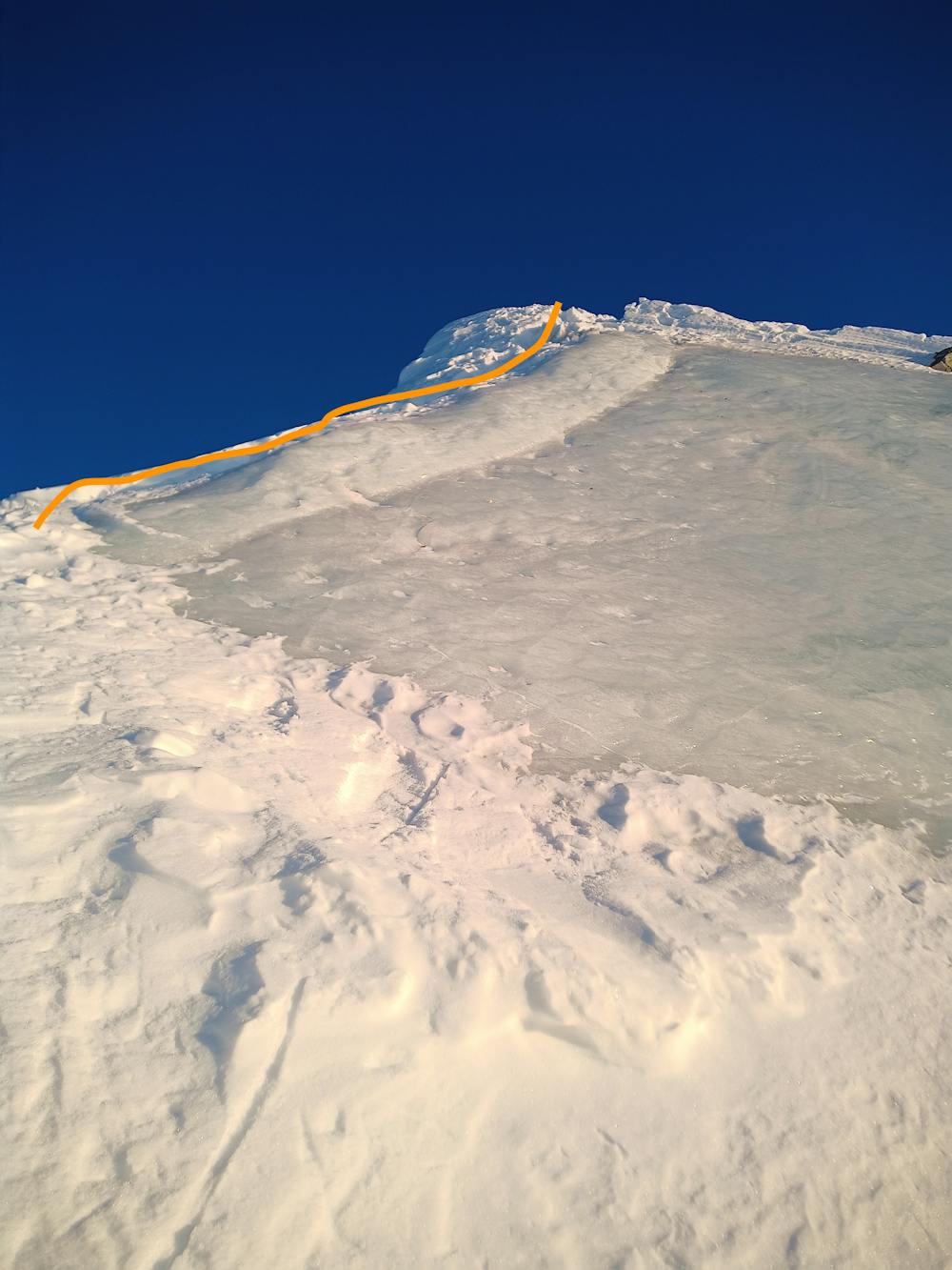 Below the summit, start of Glacier du Milieu decent avec 10m of ice