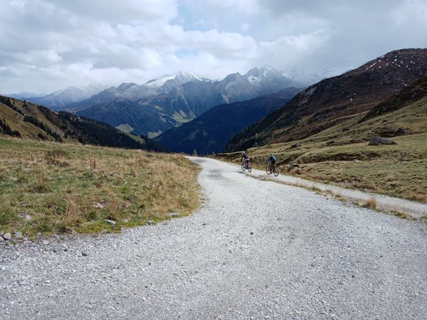 Big Mountain Vistas and Easy Riding : Bike the Wildkogel