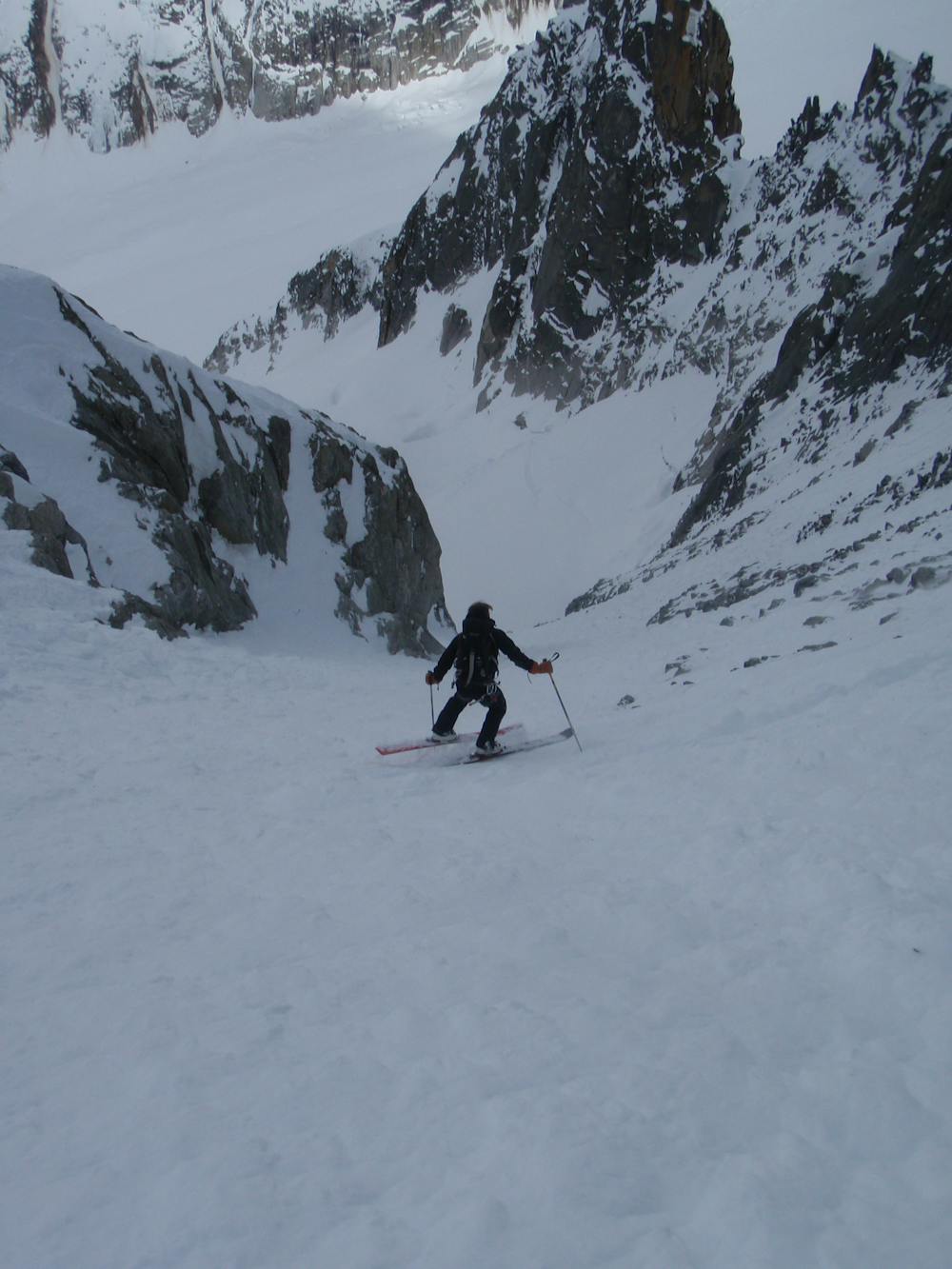 Initial turns in the couloir.