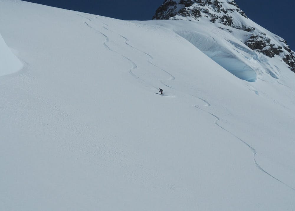 Finding powder snow on the upper face