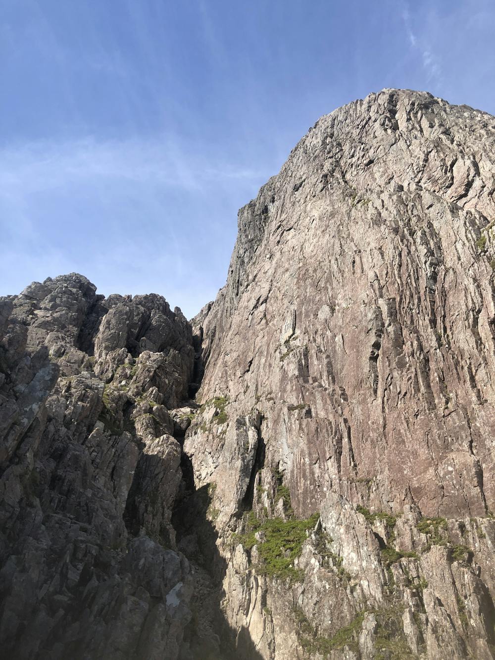 Rannoch wall, offering middle grade climbs with an impressive exposure
