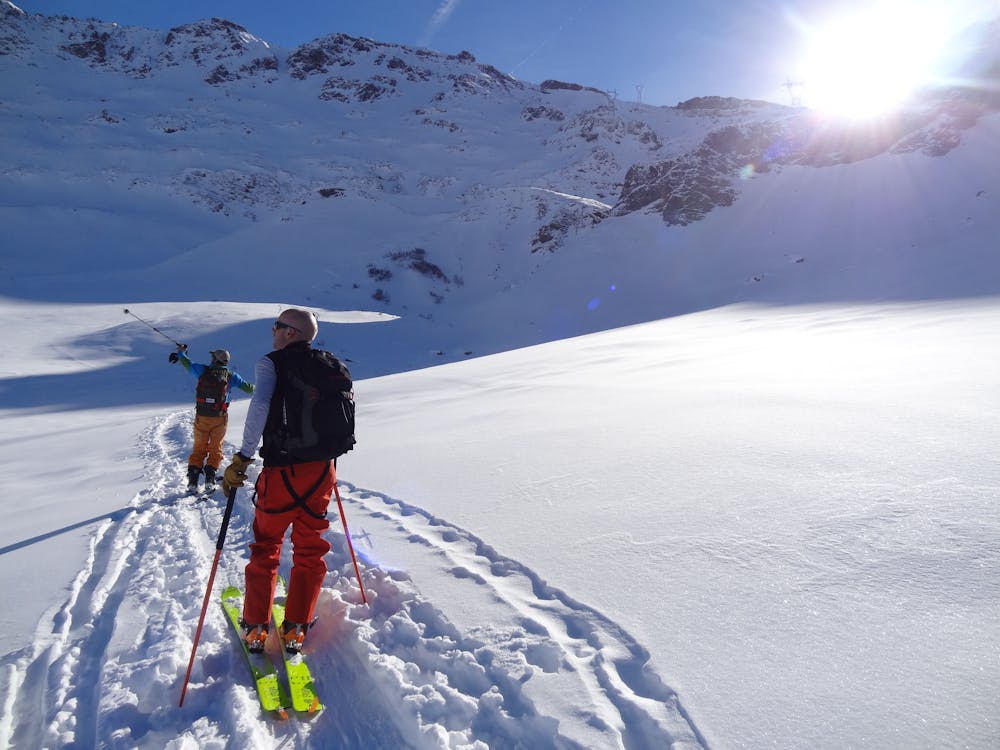 Figuring out the avalanche conditions during the traverse under the Aiguilles de la Pennaz.