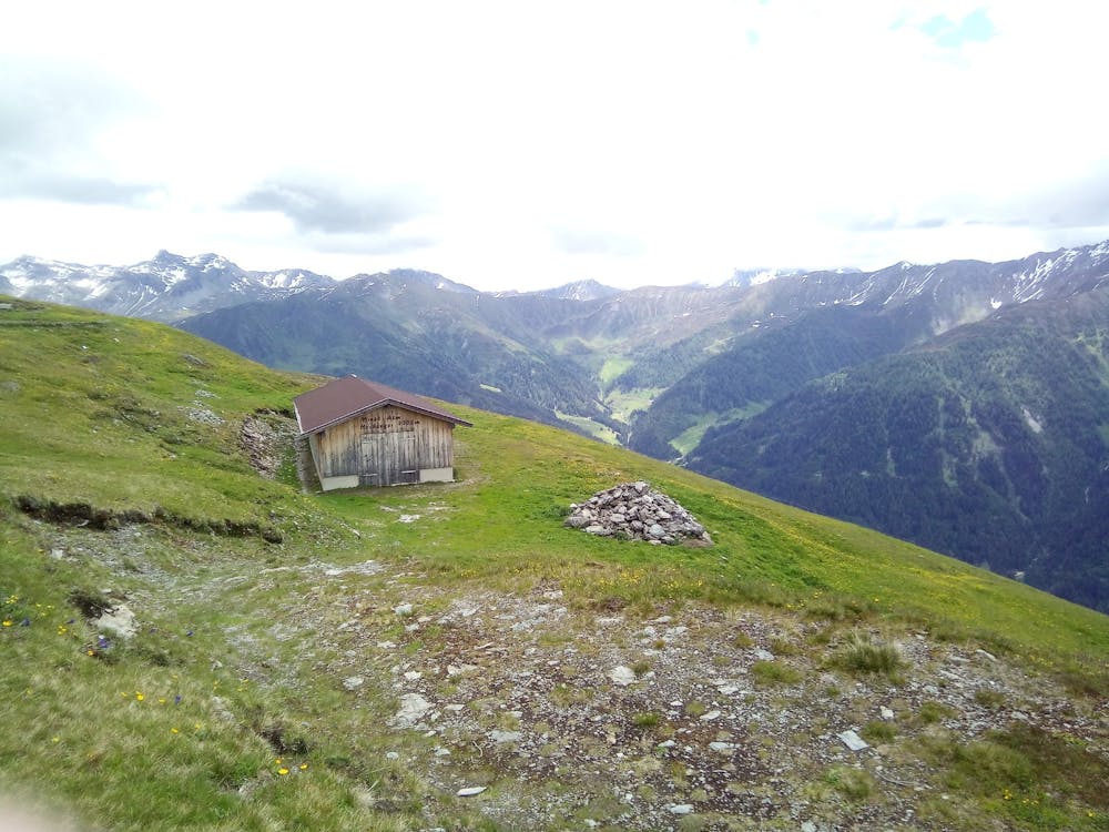 A typical Tirolian farm building on the descent.