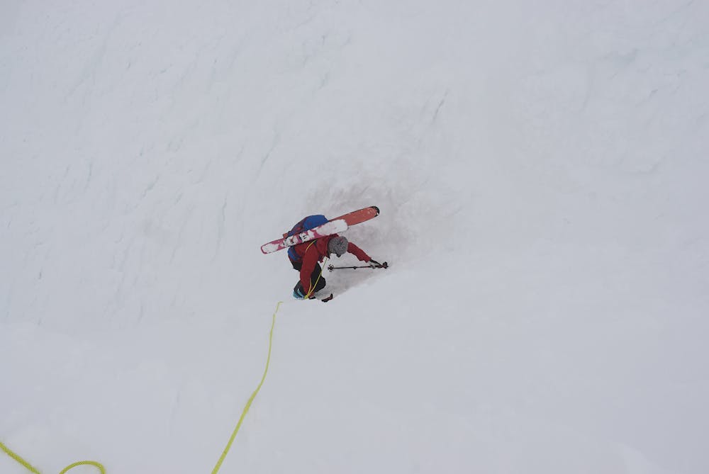 When the route exit is icy, a rope may be beneficial (here on on a guided tour)