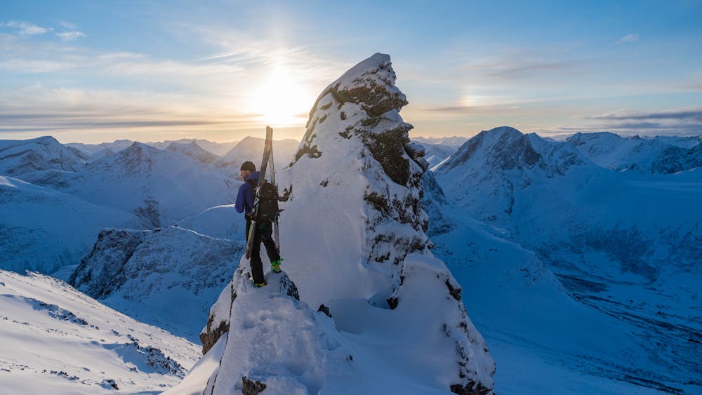 The alpine summit ridge