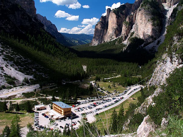 Big views, Big Challenges : Tough Rides in the Dolomites